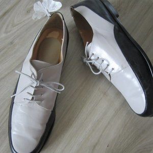 DETAILS - Sz10M - Light Gray/Black Leather Flats